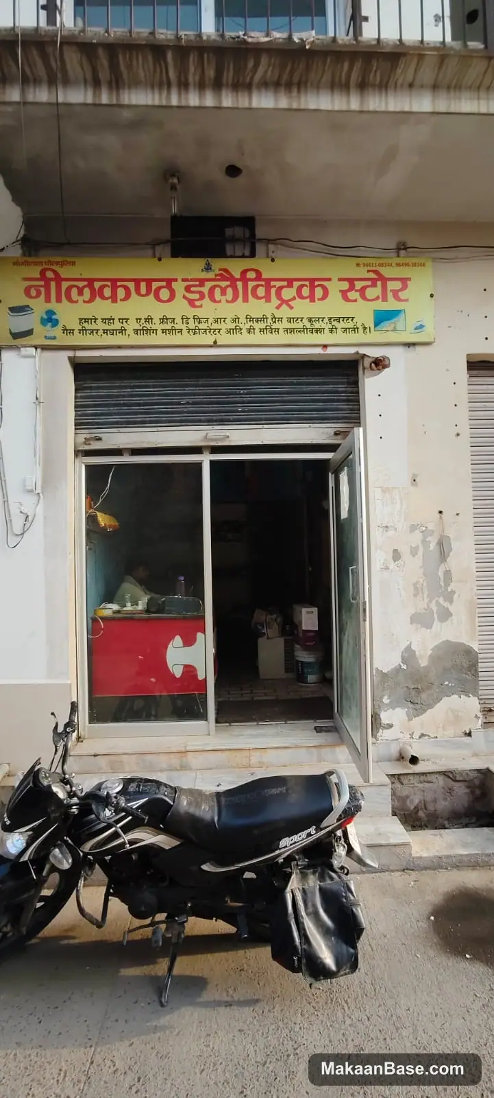 Commercial Shop for Sale in Near Dinar Cinema view 3